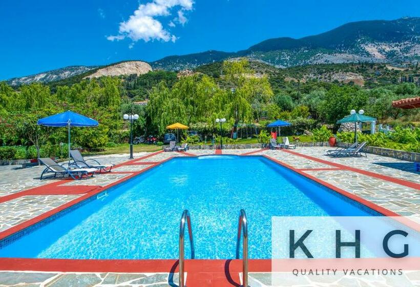 Студия Deluxe, Jovanna Studios In The Nature With Pool!