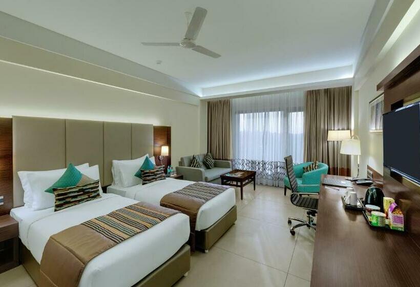 Номер Deluxe, The Fern Kadamba Hotel And Spa
