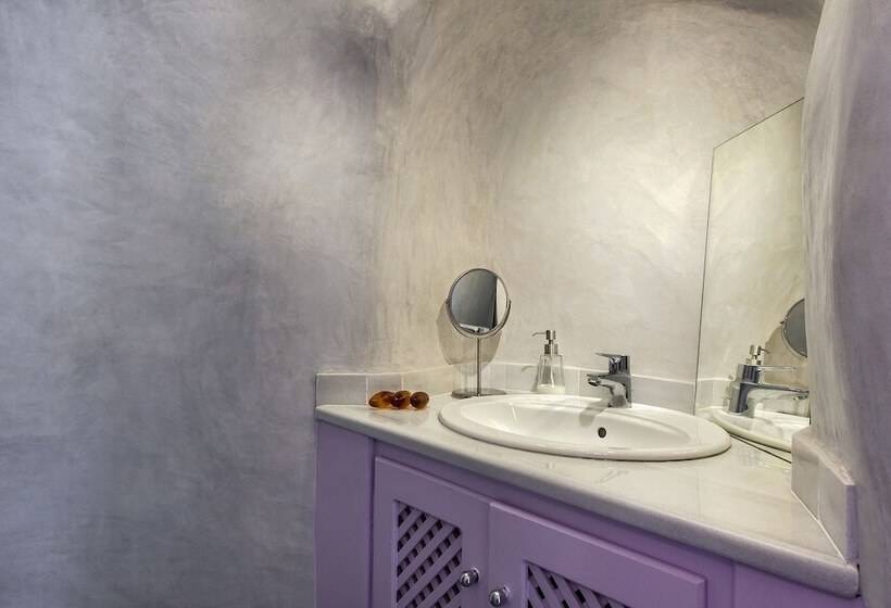 سوئیت با چشم‌انداز, Oia Memories Suites