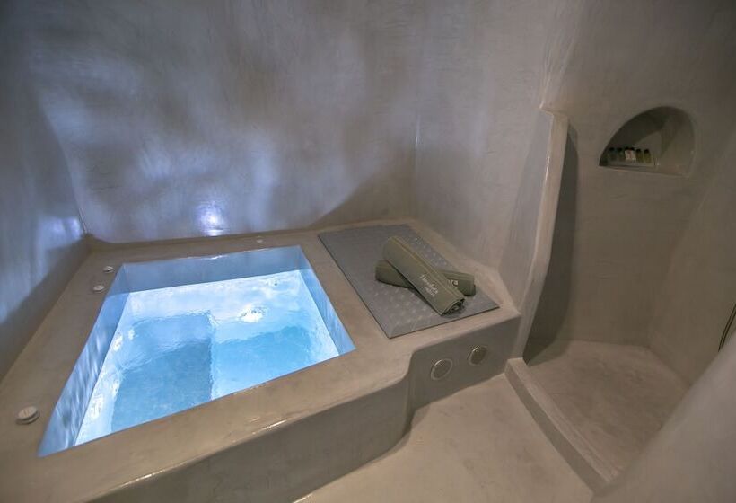 سوئیت با چشم‌انداز, Oia Memories Suites