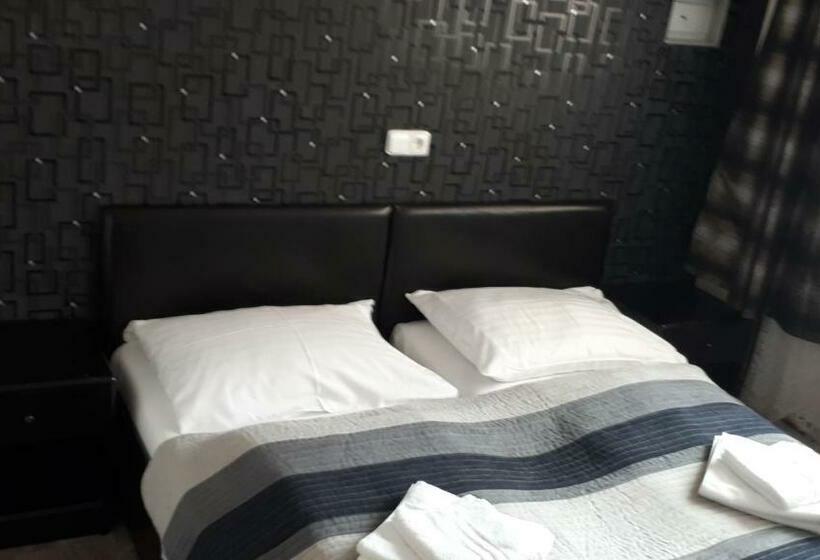 Номер Стандарт Трехместный, Promohotel Slavie