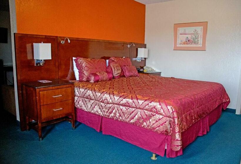 Стандартный Номер Кровать Кинг, America's Best Inn and Suites Emporia