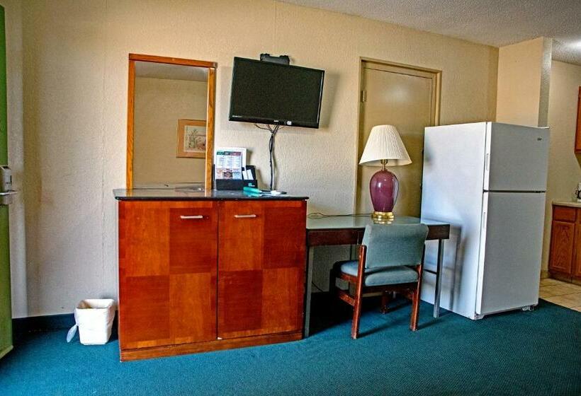Люкс Кровать Кинг, America's Best Inn and Suites Emporia