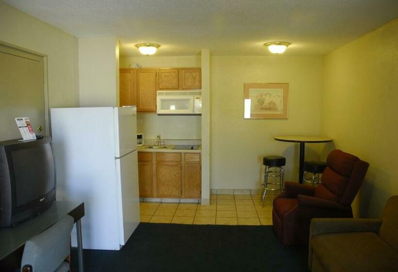 Люкс Кровать Кинг, America's Best Inn and Suites Emporia
