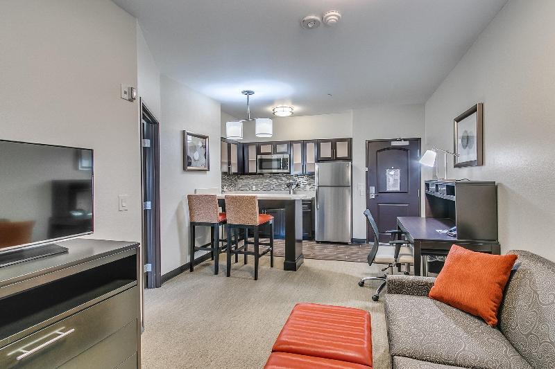 带大床的套房, Staybridge Suites Lubbock South, An Ihg