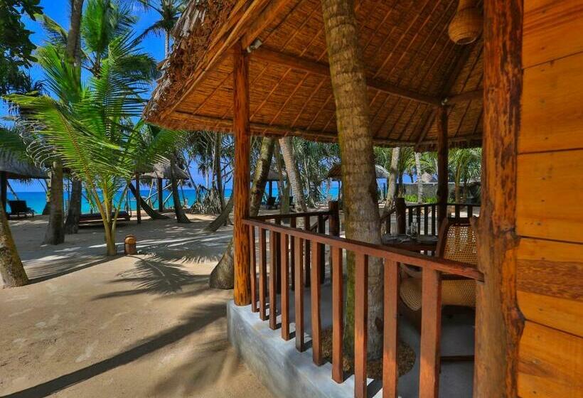 小室, Thejan Beach Cabanas