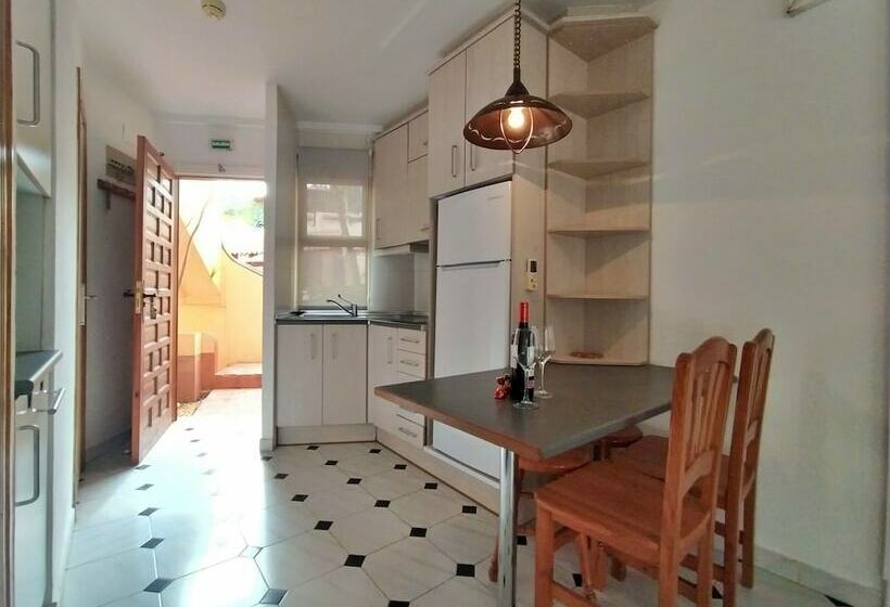 Апартаменты 1 Спальня, Albir Hills Apartments