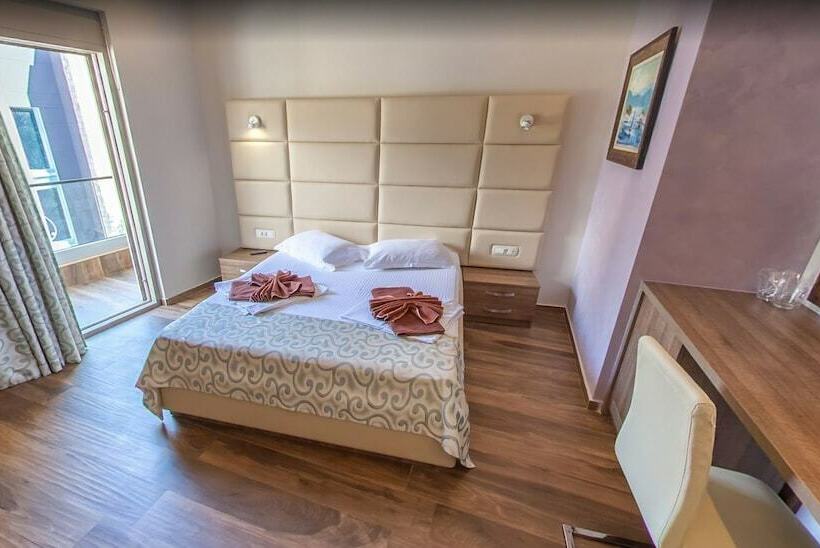 اتاق استاندارد با بالکن, Butua Residence