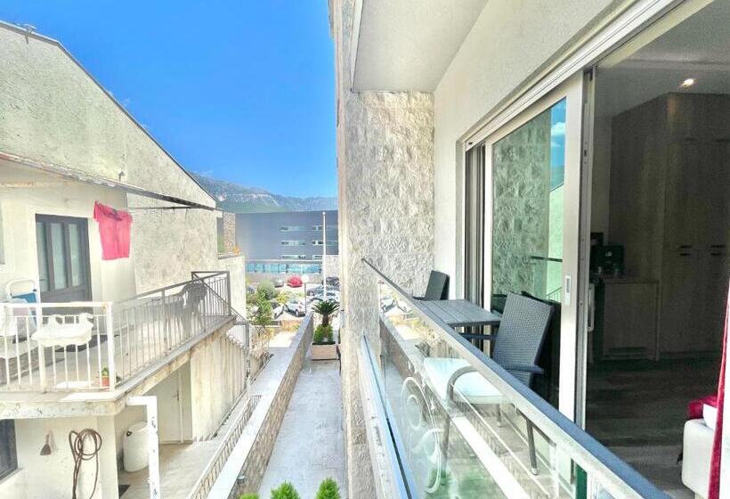 اتاق استاندارد, Butua Residence