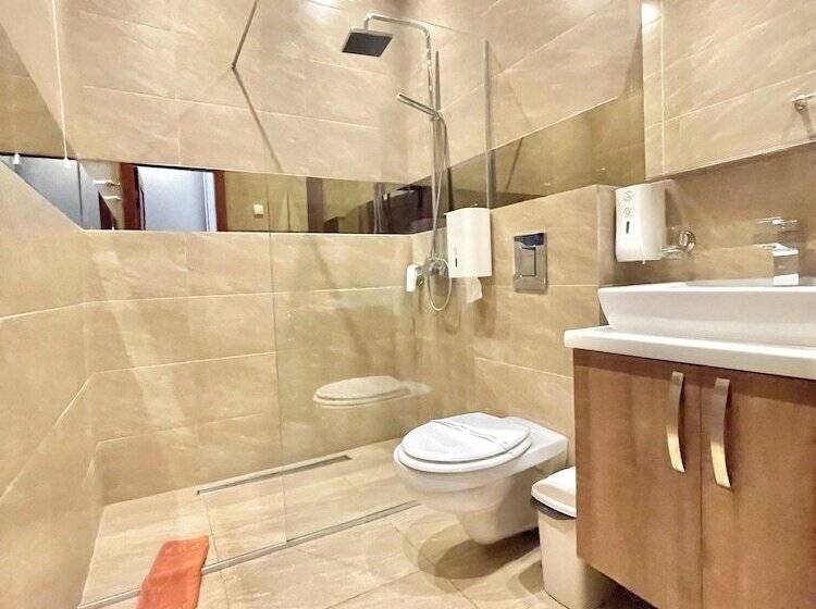 اتاق استاندارد با بالکن, Butua Residence