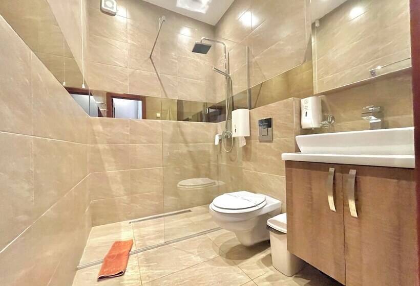اتاق استاندارد با بالکن, Butua Residence