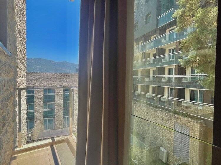 آپارتمان 1 خوابه, Butua Residence