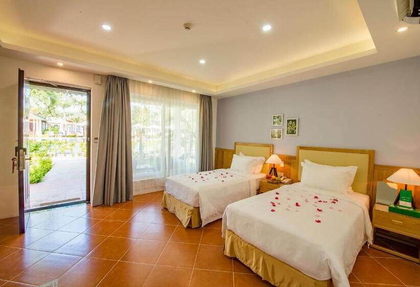 اتاق استاندارد با چشم‌انداز استخر, Famiana Green Villa