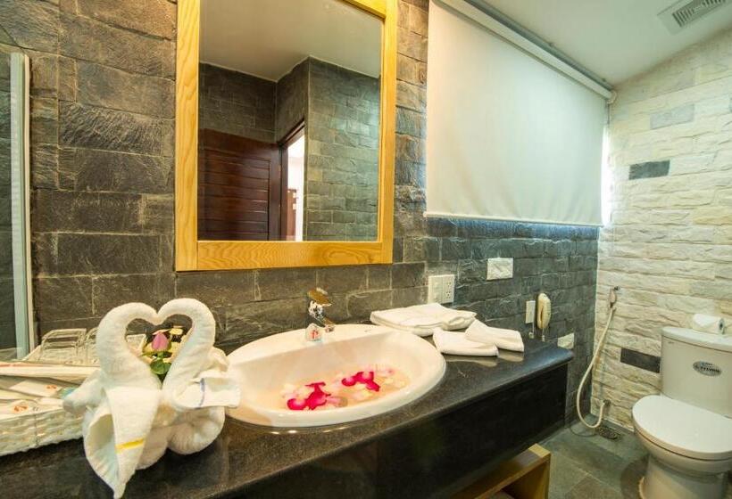اتاق استاندارد با چشم‌انداز استخر, Famiana Green Villa