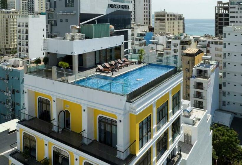 اتاق استاندارد با بالکن, Luxury Hotel Near Da Nang Beach   Charming Beauty