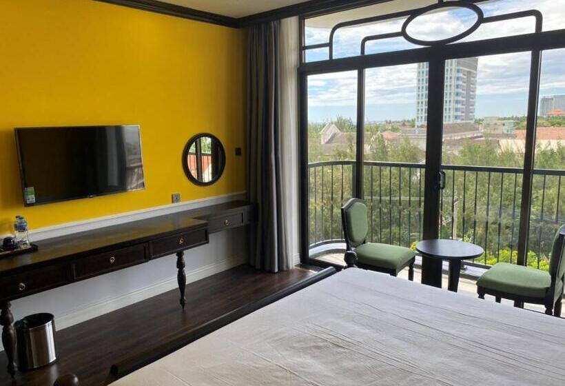 اتاق استاندارد با بالکن, Luxury Hotel Near Da Nang Beach   Charming Beauty