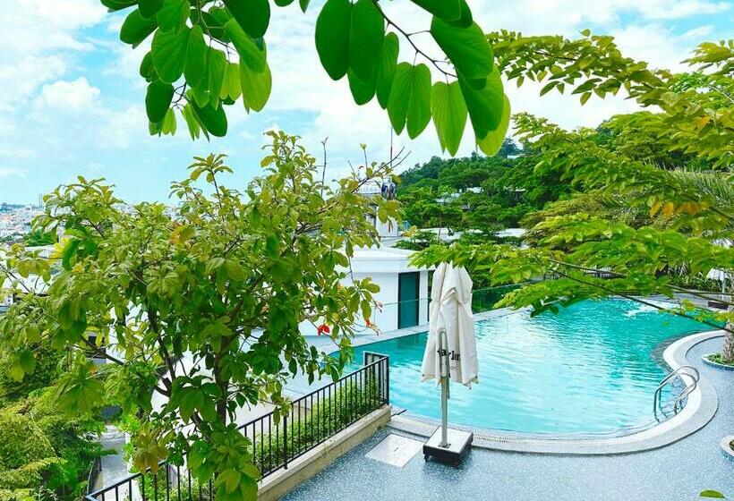 استودیوی استاندارد, Babylon Mini Resort