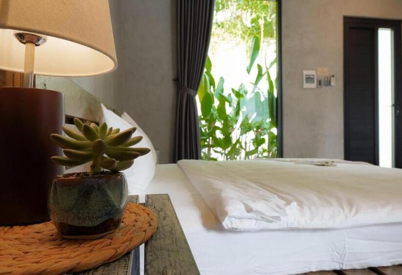 استودیوی استاندارد, Babylon Mini Resort