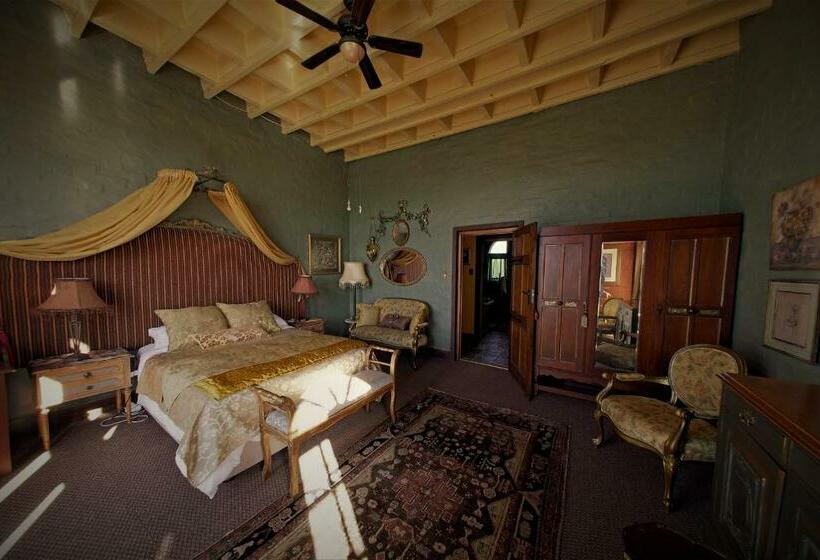Номер Стандарт, Bygracealone Manor