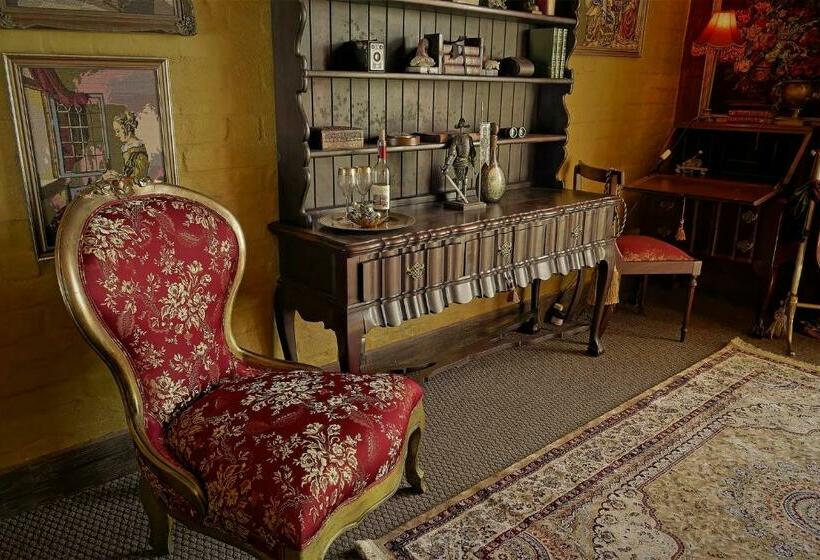 Номер Deluxe, Bygracealone Manor