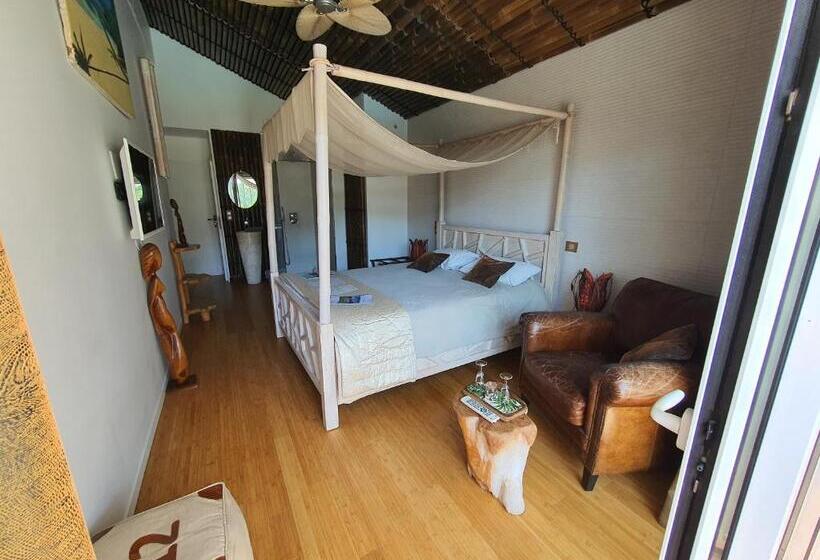 غرفة قياسية مطلّة علي حمام السباحة, Villa Bora Bora