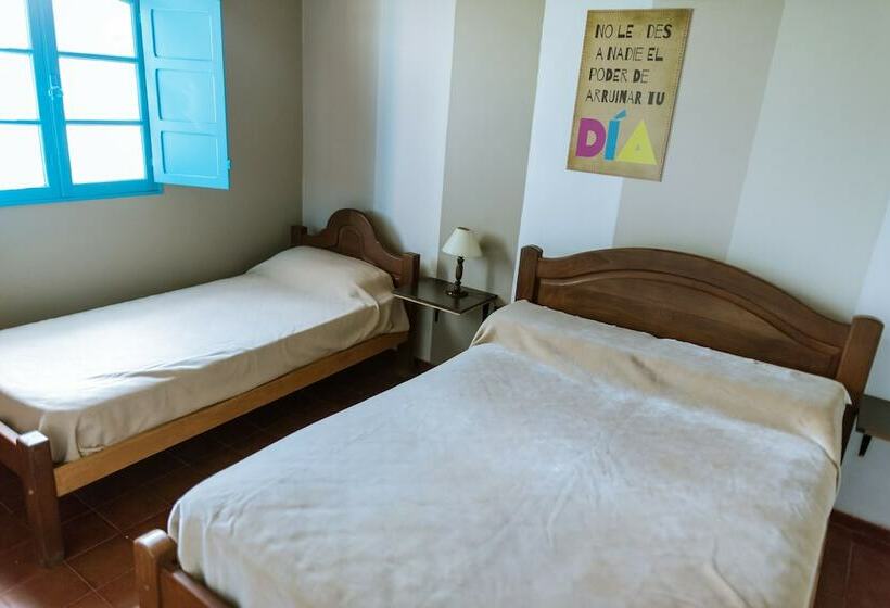 스탠다드 트리플 룸, Hostel Valle Fertil