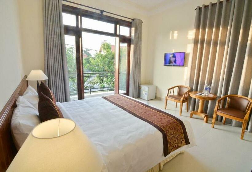 اتاق لوکس با چشم‌انداز شهر, Redrose Villa