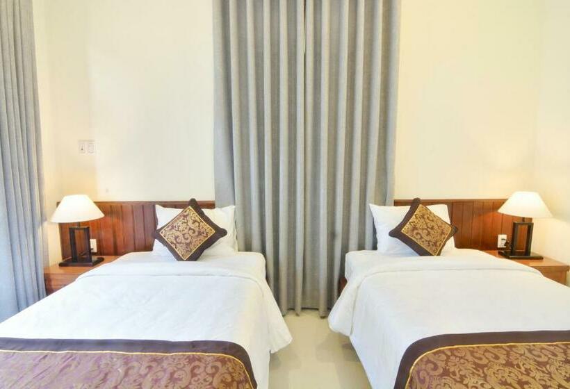 اتاق لوکس با چشم‌انداز شهر, Redrose Villa
