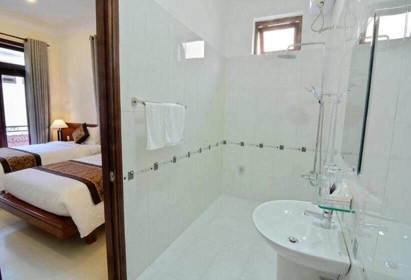 اتاق خانوادگی, Redrose Villa