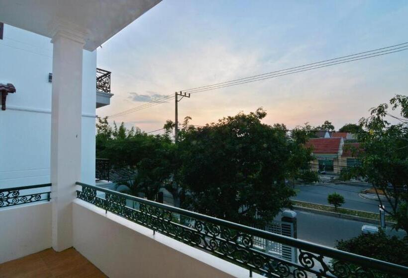 تختخواب در اتاق مشترک, Redrose Villa