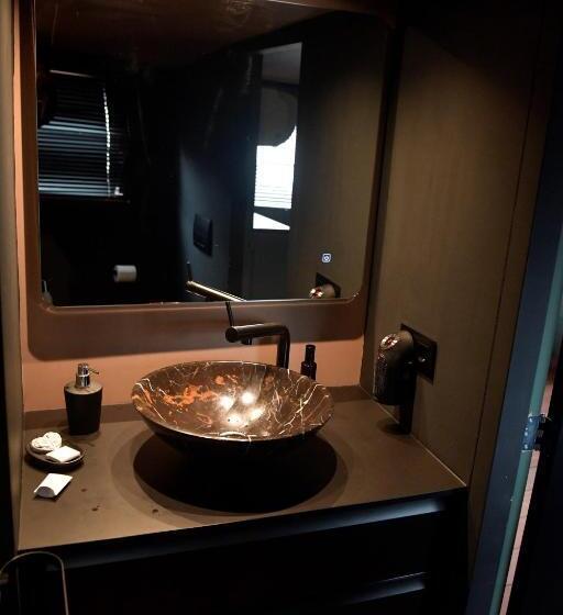 デラックスルーム, Wheelhouse Euphrate Houseboat