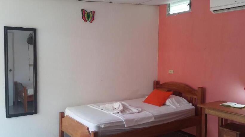 Трехместный Номер Комфорт, Hostal Miraflores B&b