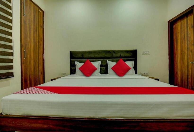 اتاق کلاسیک سه تخته, Oyo Flagship Hotel Sunset View