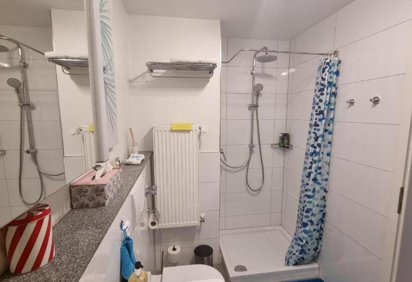 اتاق استاندارد, Ferienzimmer Bei Thomas   Gemütliches Schlaf  Und Wohnzimmer Mit Modernem Bad