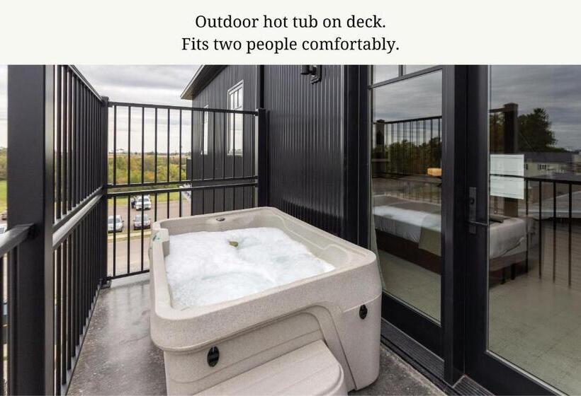 자쿠지 스위트, The Atlee Suites
