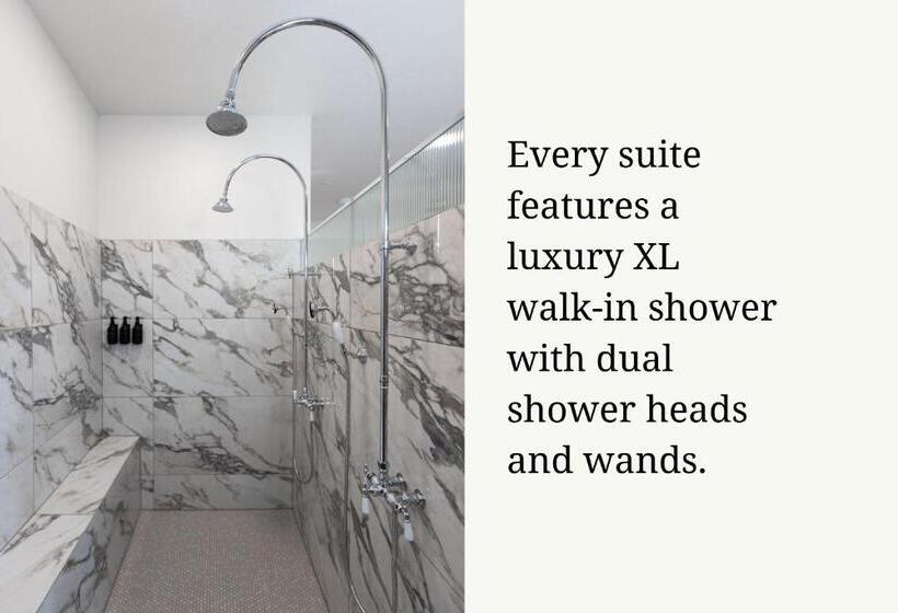 자쿠지 스위트, The Atlee Suites