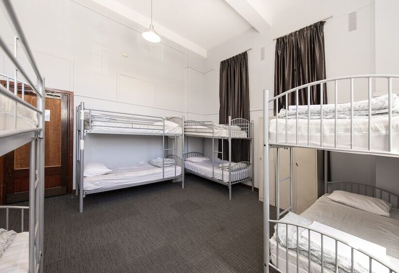 공동 객실, The Old Swan Barracks   Hostel