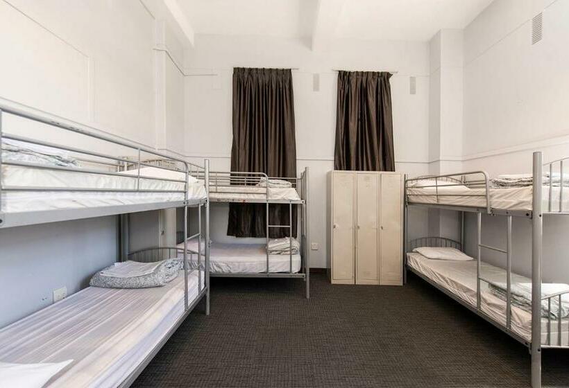 공동 객실, The Old Swan Barracks   Hostel