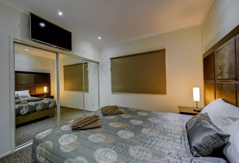 Семейный Номер, Western Downs Motor Inn