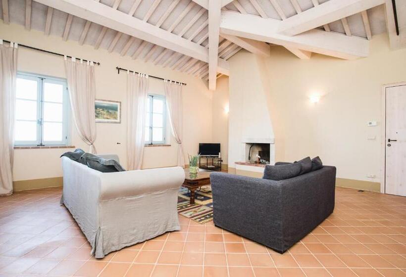 带2个卧室的公寓, Luxury Resort With Swimming Pool In The Tuscan Countryside, Apartments With Private Outdoor Area Wit
