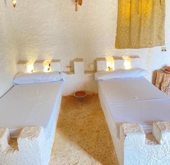 اتاق استاندارد, Adrar Azwar