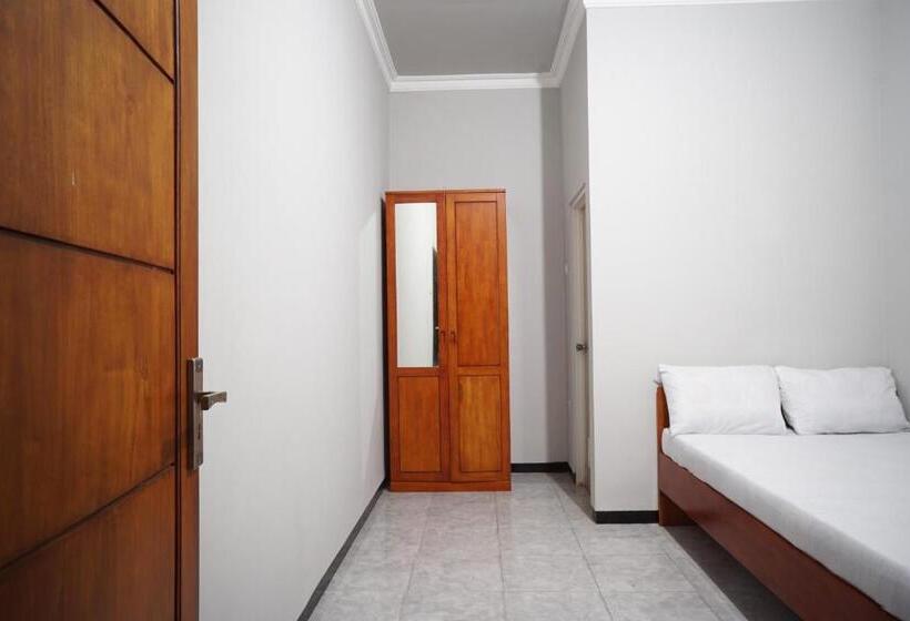 豪华房间, Oyo Life 93045 Kost Putra Bu Ketut