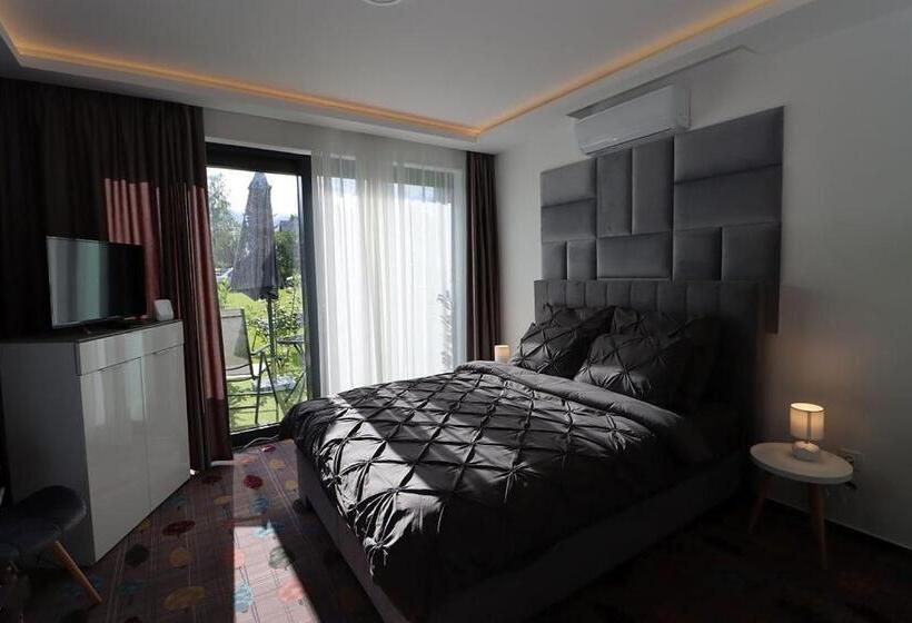 استودیوی لوکس, Prestige Miskolctapolca