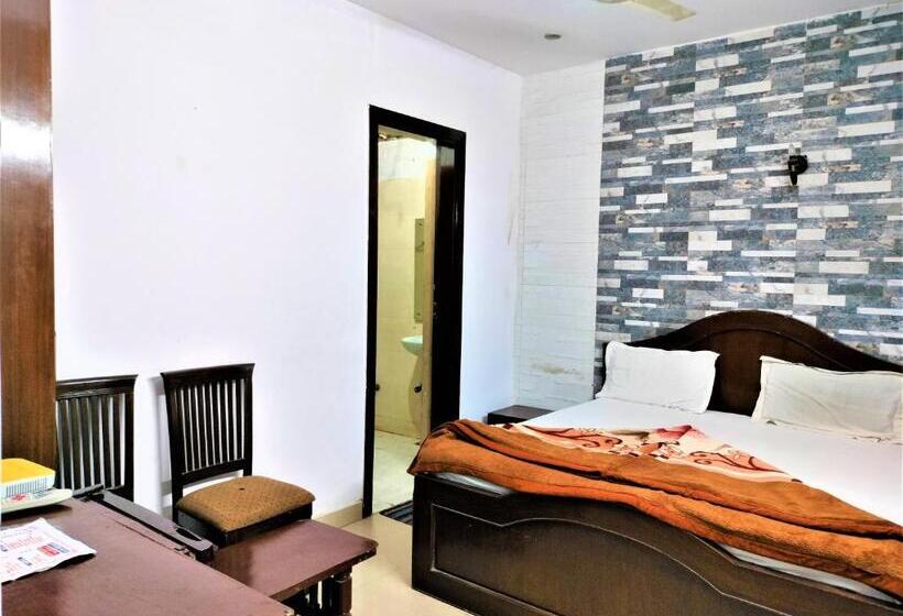 اتاق استاندارد, White Palace,nizamuddin Railway Station