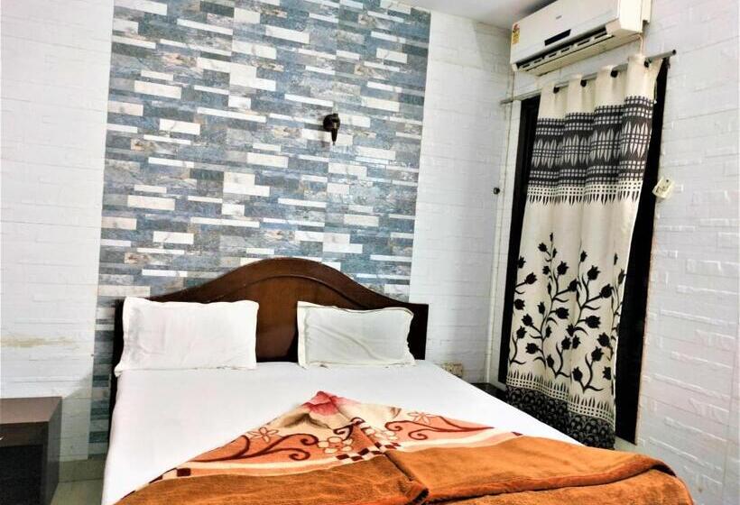 اتاق استاندارد, White Palace,nizamuddin Railway Station