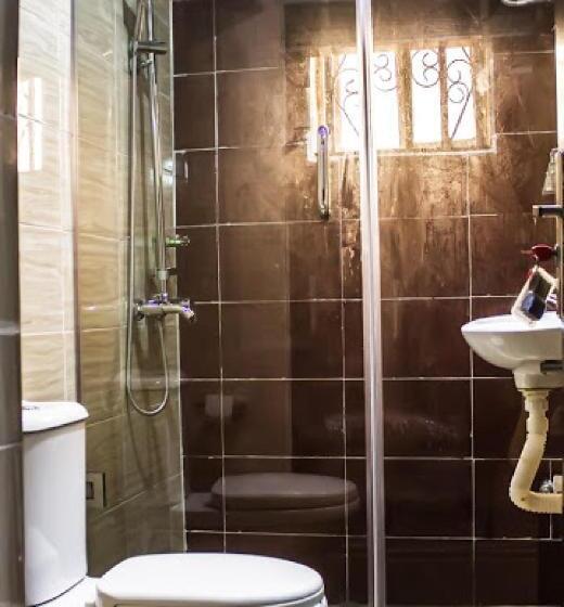 اتاق استاندارد چهار تخته, Room In Apartment   Oragon Hotel  Penthouse