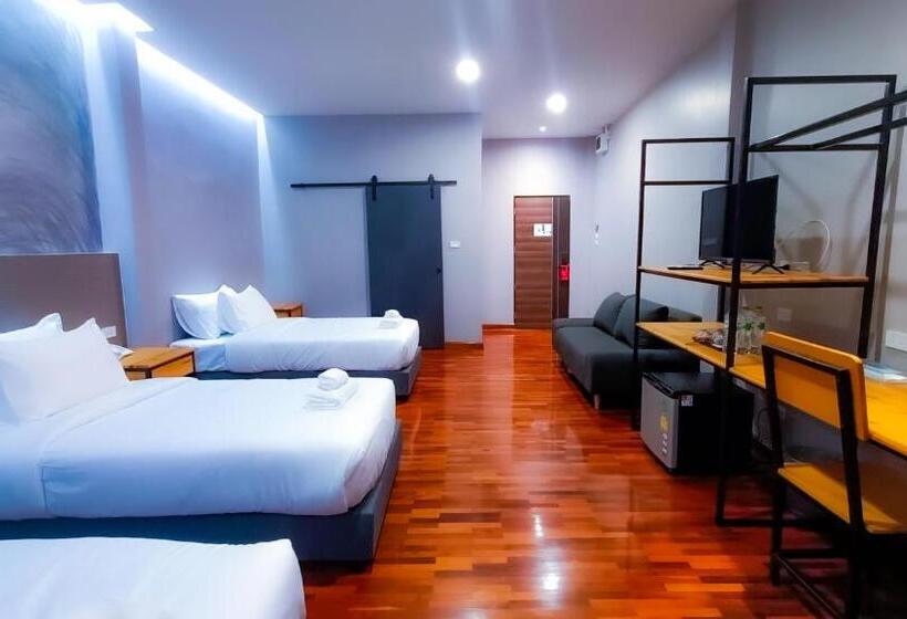 디럭스 트리플 룸, The Riva Vientiane