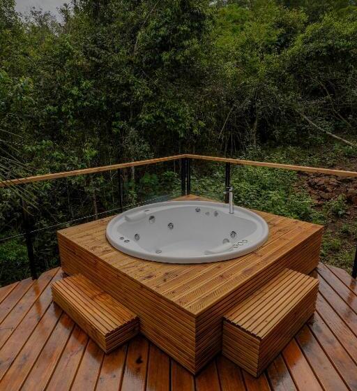 Президентский Люкс, Reserva Natural Iguazú   Pristine Luxury Camp