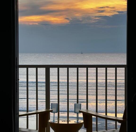 Студио Стандарт с Балконом, Oceanfront Oasis