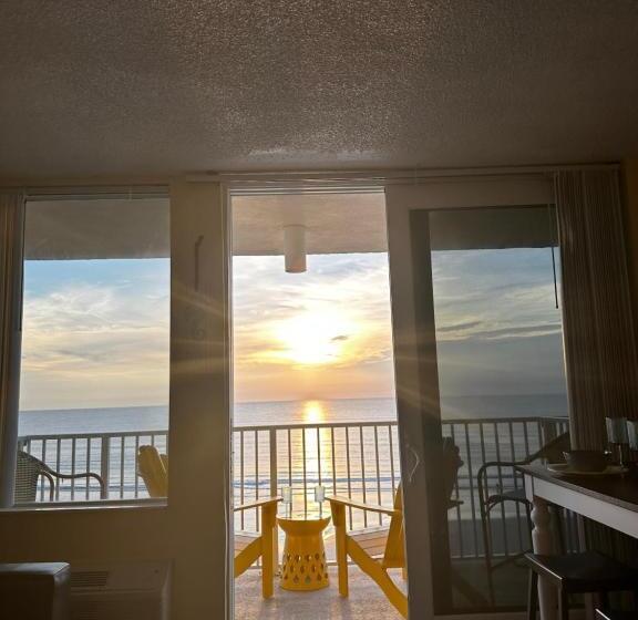 Студио Стандарт с Балконом, Oceanfront Oasis